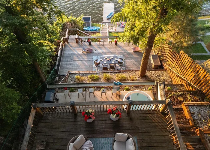 Cozy Lakefront Aframe W Hot Tub & Dock *