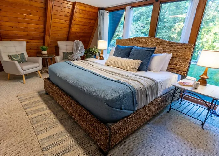 Cozy Lakefront Aframe W Hot Tub & Dock Ferienhaus *