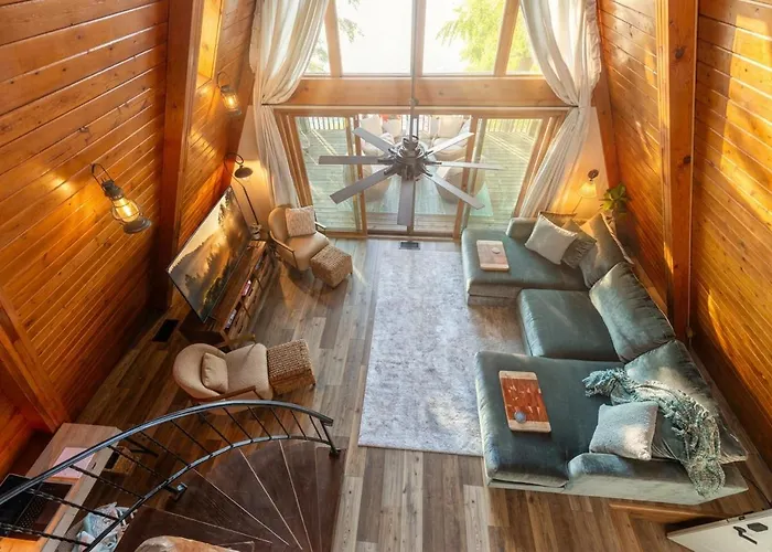 Ferienhaus Cozy Lakefront Aframe W Hot Tub & Dock Decatur