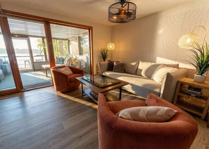 Ferienhaus Cozy Lakefront Aframe W Hot Tub & Dock