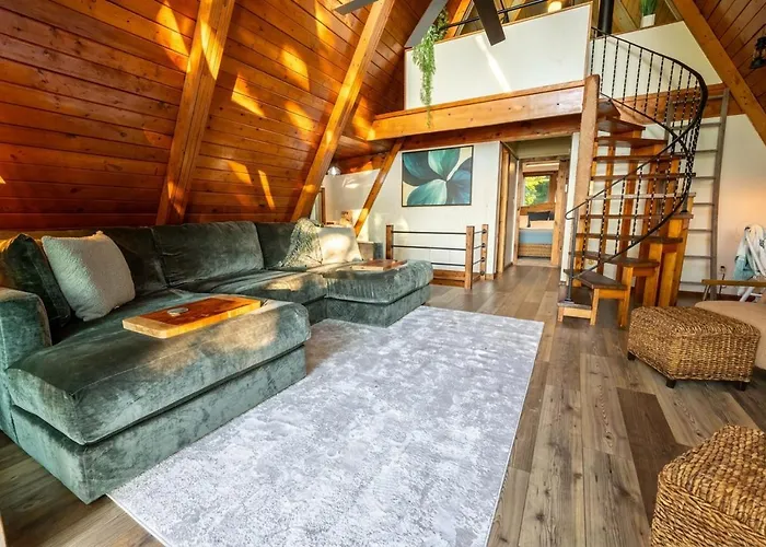 Cozy Lakefront Aframe W Hot Tub & Dock Ferienhaus