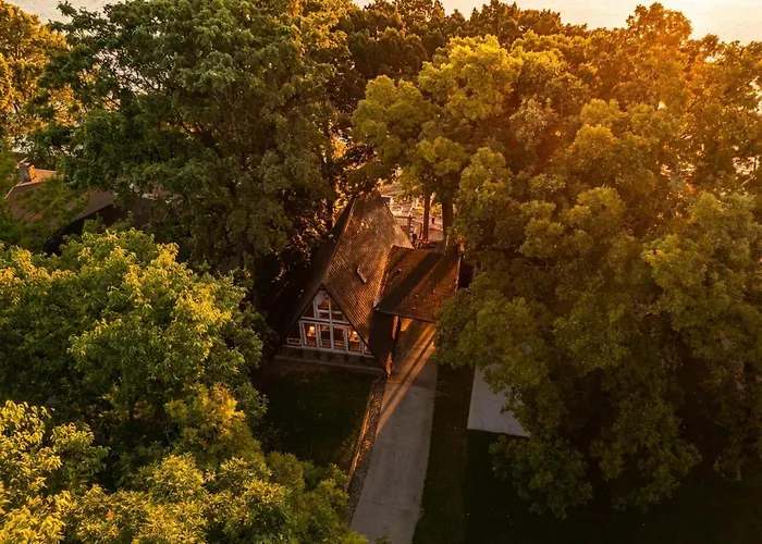 Cozy Lakefront Aframe W Hot Tub & Dock Ferienhaus Decatur