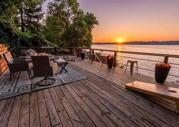 Cozy Lakefront Aframe W Hot Tub & Dock Ferienhaus *