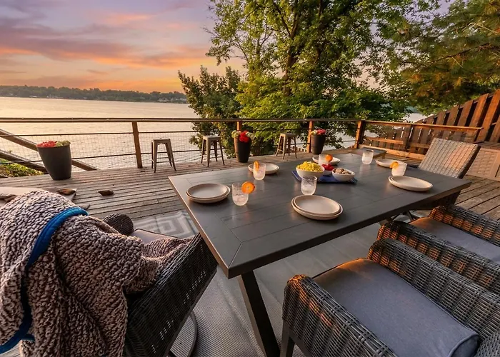 Ferienhaus Cozy Lakefront Aframe W Hot Tub & Dock Decatur