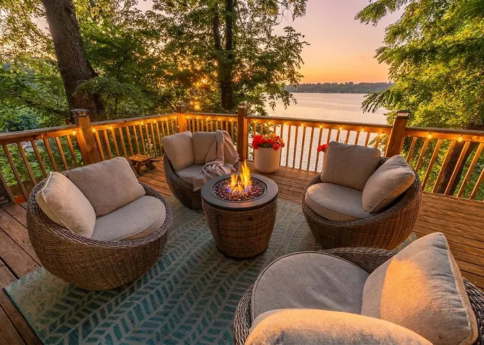 Cozy Lakefront Aframe W Hot Tub & Dock Ferienhaus