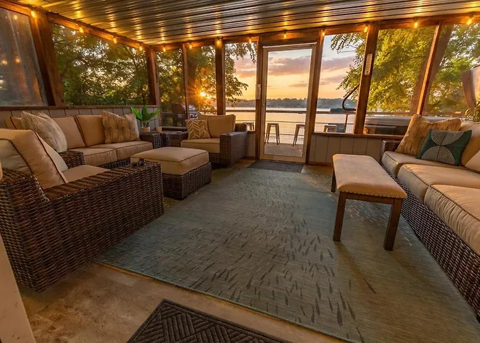 Ferienhaus Cozy Lakefront Aframe W Hot Tub & Dock