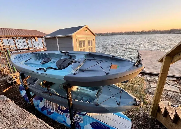 Ferienhaus Cozy Lakefront Aframe W Hot Tub & Dock *