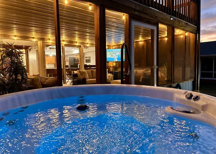 Cozy Lakefront Aframe W Hot Tub & Dock Ferienhaus Decatur